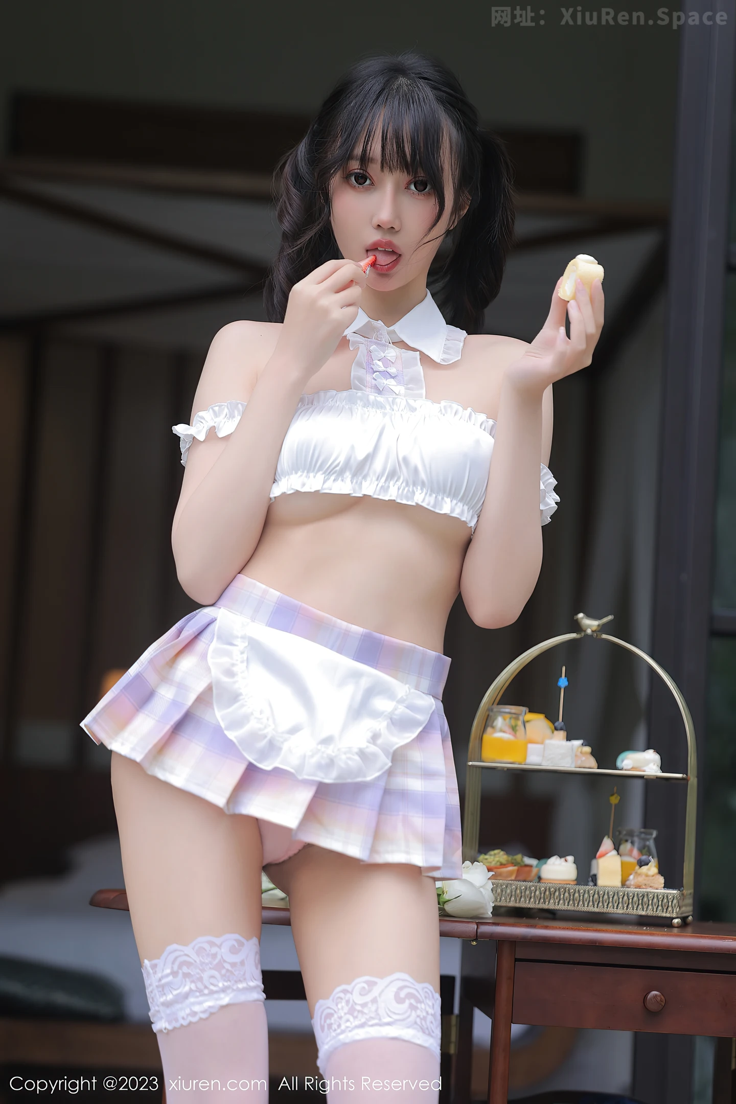 图片[6]-[XiuRen秀人网] 2023.03.10 VOL.6392 玥儿玥er 粉色短裙与白色情趣内衣加丝袜美腿性感私房写真集-秀人网官方网站